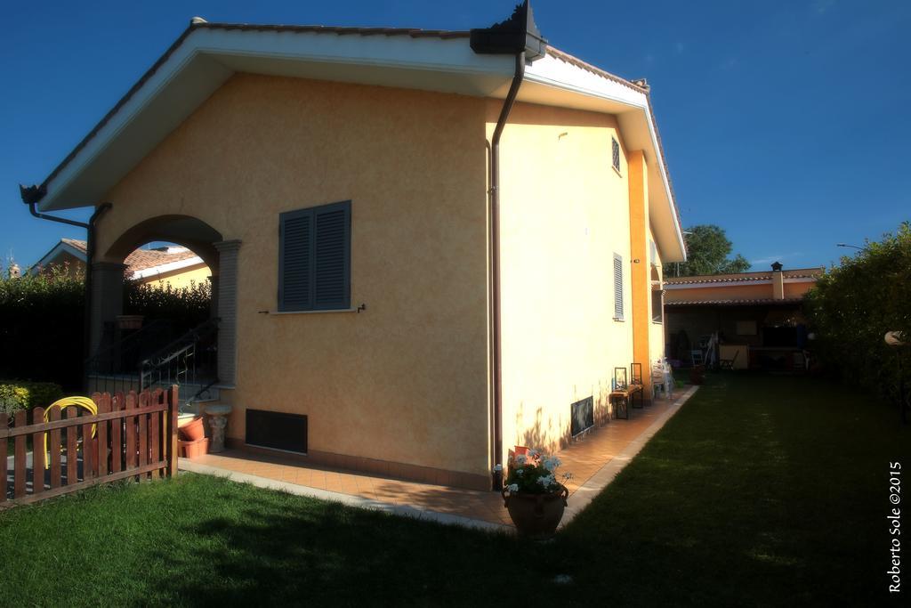 Il Bacio E La Nocciola Bed and Breakfast Labico Rum bild