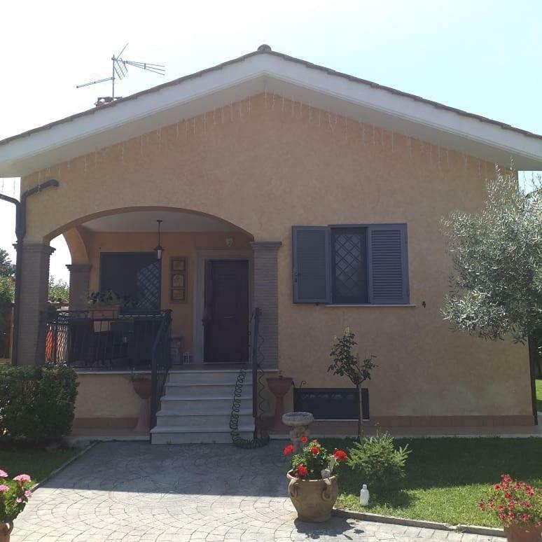 Il Bacio E La Nocciola Bed and Breakfast Labico Exteriör bild